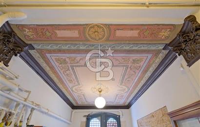 GALATA DA TARİHİ BİNADA AIRBNB LİSANSLI 5 + 1 DAİRE