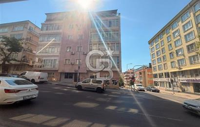 TUNALI HİLMİ CADDESİNDE ÖN CEPHE 2+1 OTO PARKLI GİRİŞ KAT