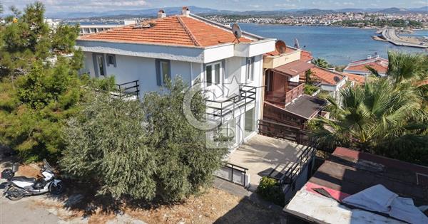 LALE ADASINDA AYVALIĞA KARŞI HER ODASI BALKONLU MÜSTAKİL DUBLEKS - 373990