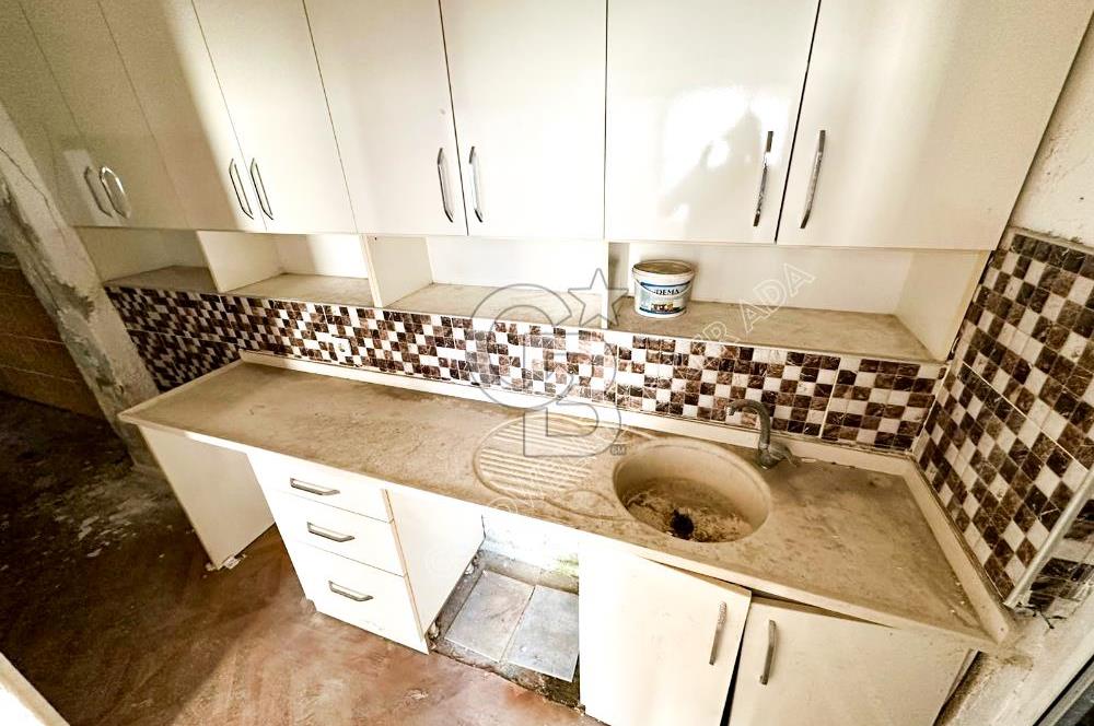 KUŞADASI MERKEZDE SATILIK DENİZE YAKIN BAHÇE KATI 2+1 DAİRE