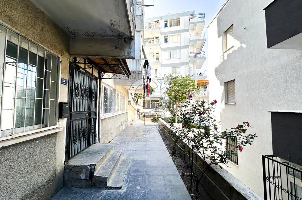 KUŞADASI MERKEZDE SATILIK DENİZE YAKIN BAHÇE KATI 2+1 DAİRE