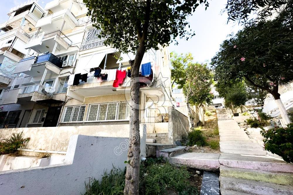KUŞADASI MERKEZDE SATILIK DENİZE YAKIN BAHÇE KATI 2+1 DAİRE