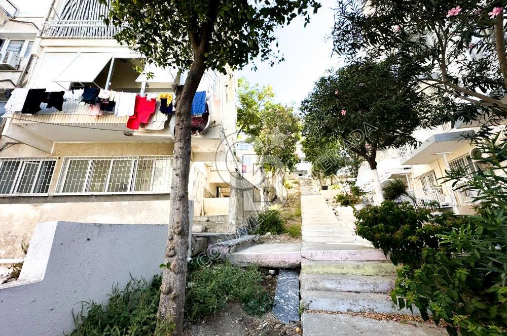 KUŞADASI MERKEZDE SATILIK DENİZE YAKIN BAHÇE KATI 2+1 DAİRE