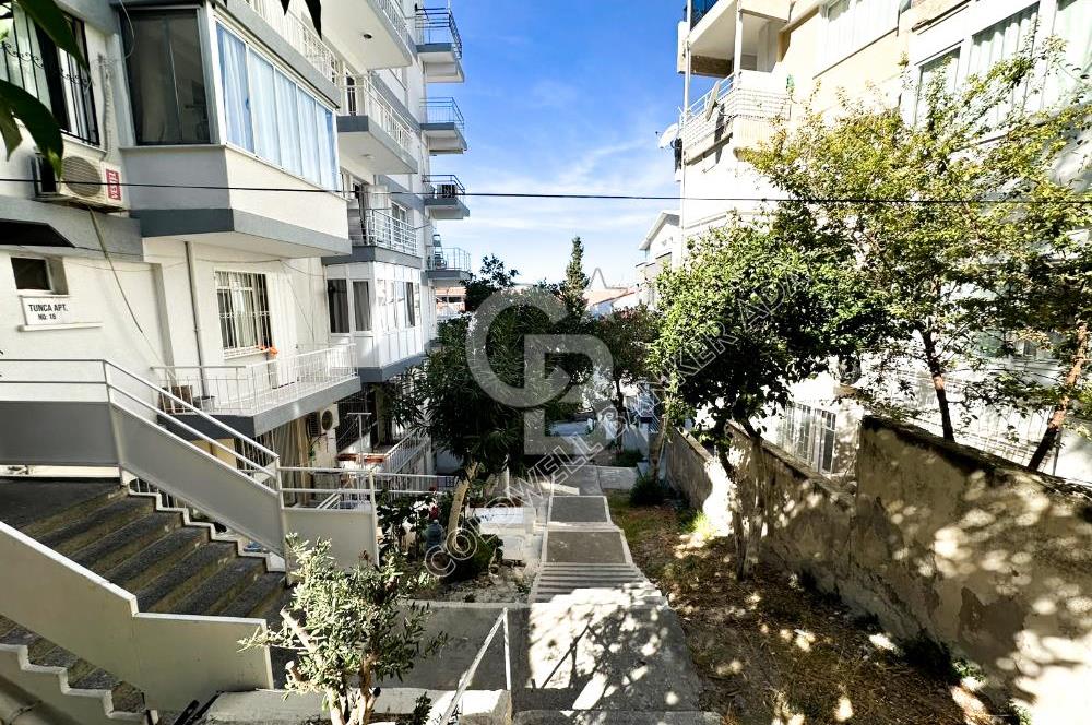 KUŞADASI MERKEZDE SATILIK DENİZE YAKIN BAHÇE KATI 2+1 DAİRE