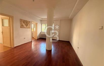 TUNALI HİLMİ CADDESİNDE ÖN CEPHE 2+1 OTO PARKLI GİRİŞ KAT