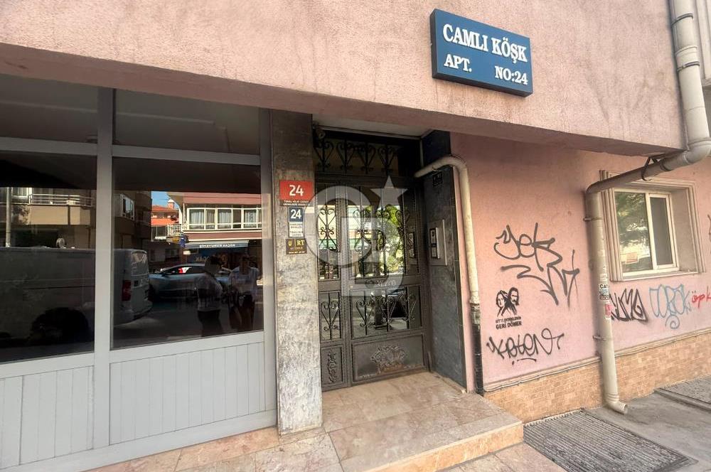 TUNALI HİLMİ CADDESİNDE ÖN CEPHE 2+1 OTO PARKLI GİRİŞ KAT