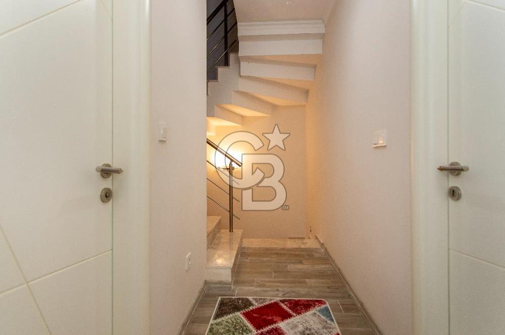 YENİFOÇA GENCELLİ'DE DENİZE 10 ADIM 2+1 TERASLI DUBLEKS