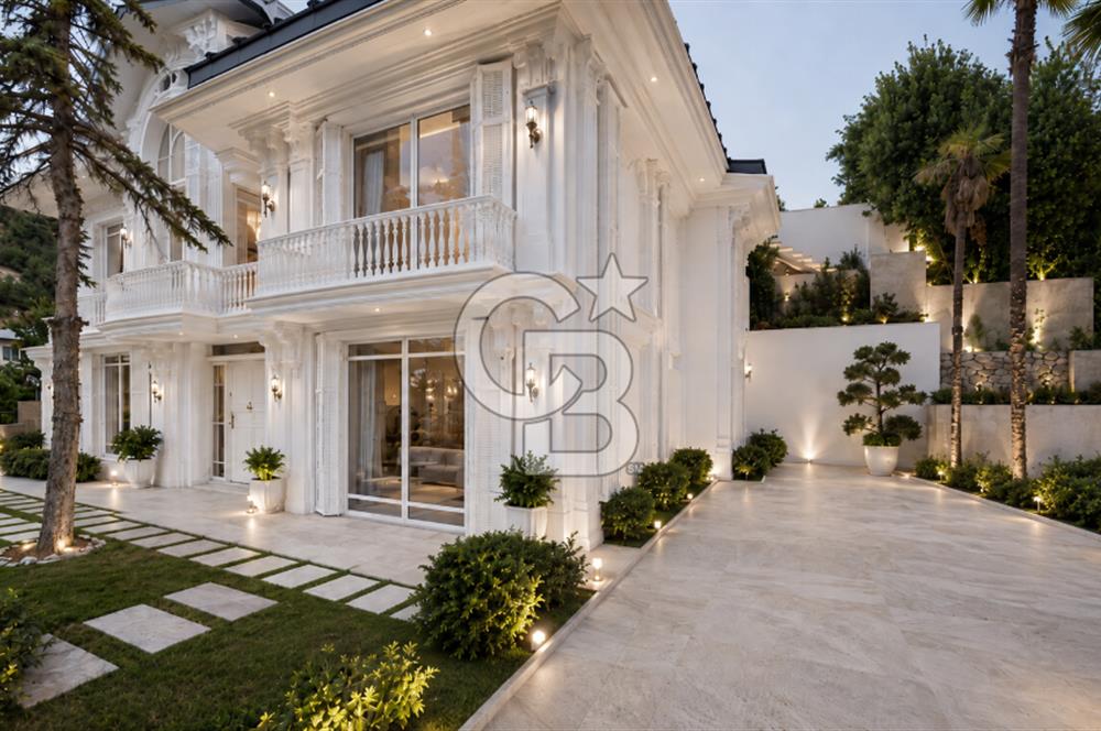 Beykoz Merkezde Full Boğaz Manzaralı Satılık 5+1 Lüks Tripleks Villa