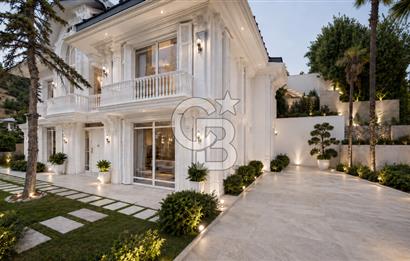 Beykoz Merkezde Full Boğaz Manzaralı Satılık 5+1 Lüks Tripleks Villa