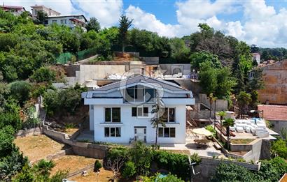 Beykoz Merkezde Full Boğaz Manzaralı Satılık 5+1 Lüks Tripleks Villa