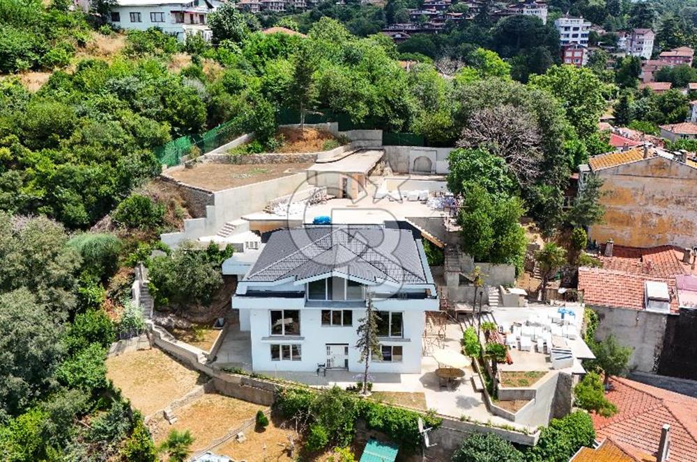 Beykoz Merkezde Full Boğaz Manzaralı Satılık 5+1 Lüks Tripleks Villa