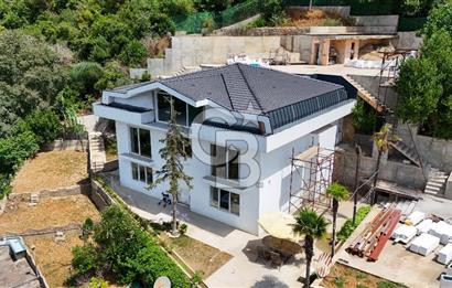 Beykoz Merkezde Full Boğaz Manzaralı Satılık 5+1 Lüks Tripleks Villa