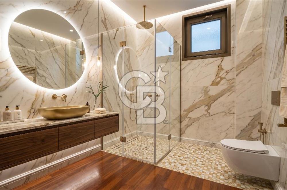 Beykoz Merkezde Full Boğaz Manzaralı Satılık 5+1 Lüks Tripleks Villa