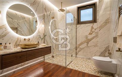Beykoz Merkezde Full Boğaz Manzaralı Satılık 5+1 Lüks Tripleks Villa