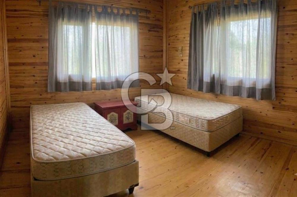 İskele'de 2+1 Satılık Tek Kat Ahşap Ev 258 m2 Arsa içinde