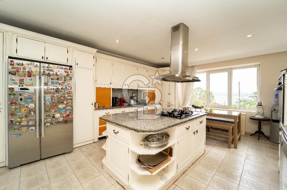 Beykoz Merkezde Full Boğaz Manzaralı Satılık 5+1 Lüks Tripleks Villa