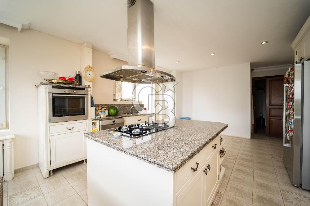 Beykoz Merkezde Full Boğaz Manzaralı Satılık 5+1 Lüks Tripleks Villa