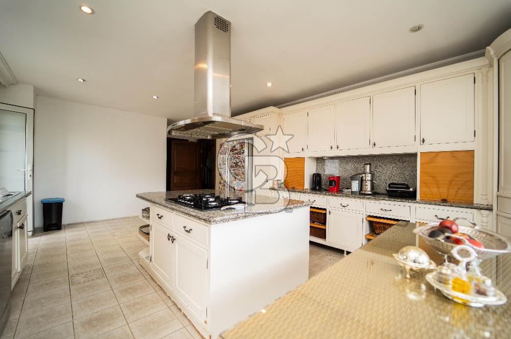 Beykoz Merkezde Full Boğaz Manzaralı Satılık 5+1 Lüks Tripleks Villa