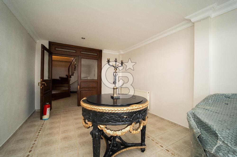 Beykoz Merkezde Full Boğaz Manzaralı Satılık 5+1 Lüks Tripleks Villa