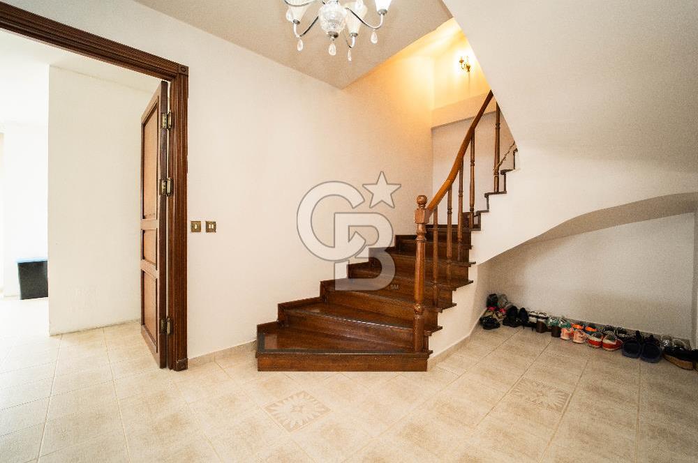 Beykoz Merkezde Full Boğaz Manzaralı Satılık 5+1 Lüks Tripleks Villa
