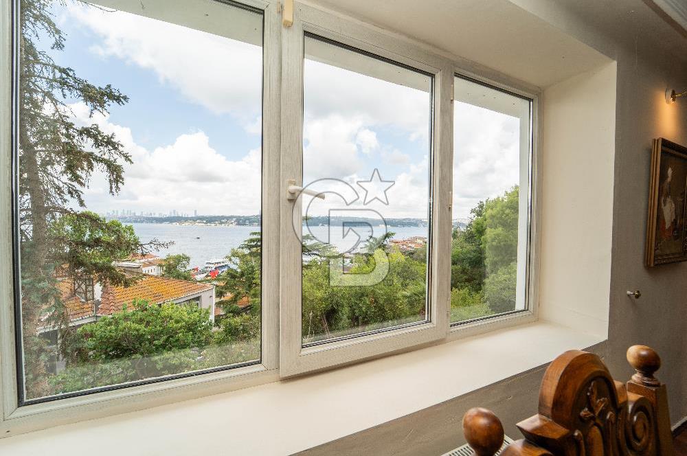 Beykoz Merkezde Full Boğaz Manzaralı Satılık 5+1 Lüks Tripleks Villa