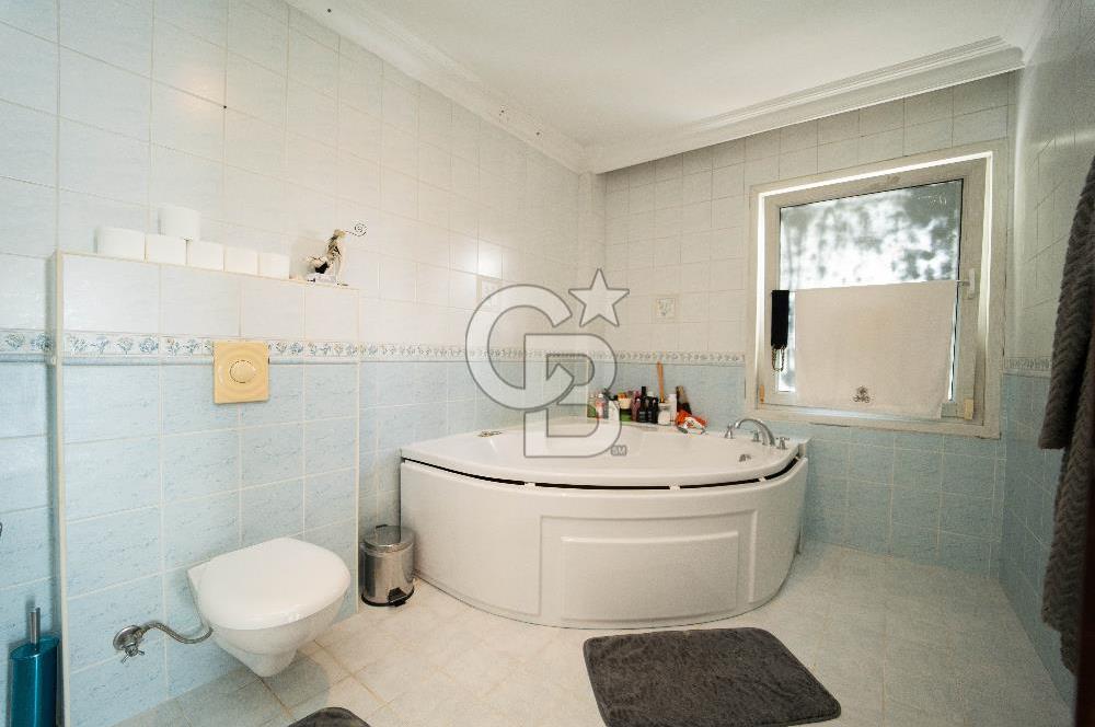 Beykoz Merkezde Full Boğaz Manzaralı Satılık 5+1 Lüks Tripleks Villa