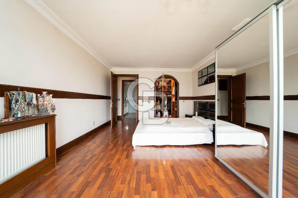 Beykoz Merkezde Full Boğaz Manzaralı Satılık 5+1 Lüks Tripleks Villa
