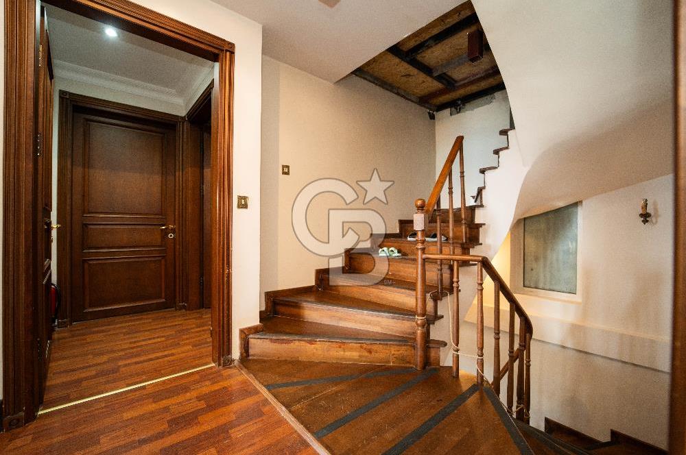 Beykoz Merkezde Full Boğaz Manzaralı Satılık 5+1 Lüks Tripleks Villa