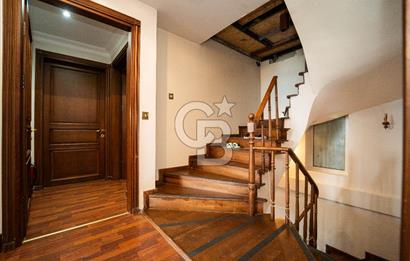 Beykoz Merkezde Full Boğaz Manzaralı Satılık 5+1 Lüks Tripleks Villa