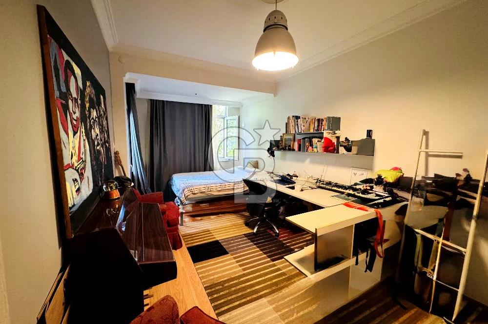 Kızıltoprak Ulaşımın merkezinde Satılık 3+1 Daire
