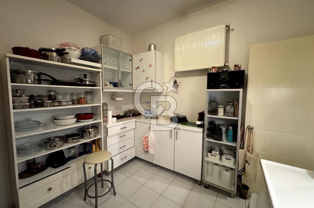 Kızıltoprak Ulaşımın merkezinde Satılık 3+1 Daire