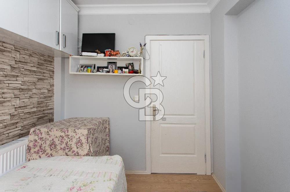 Yenifoça'da Satılık 2+1 Bahçe Katı Daire