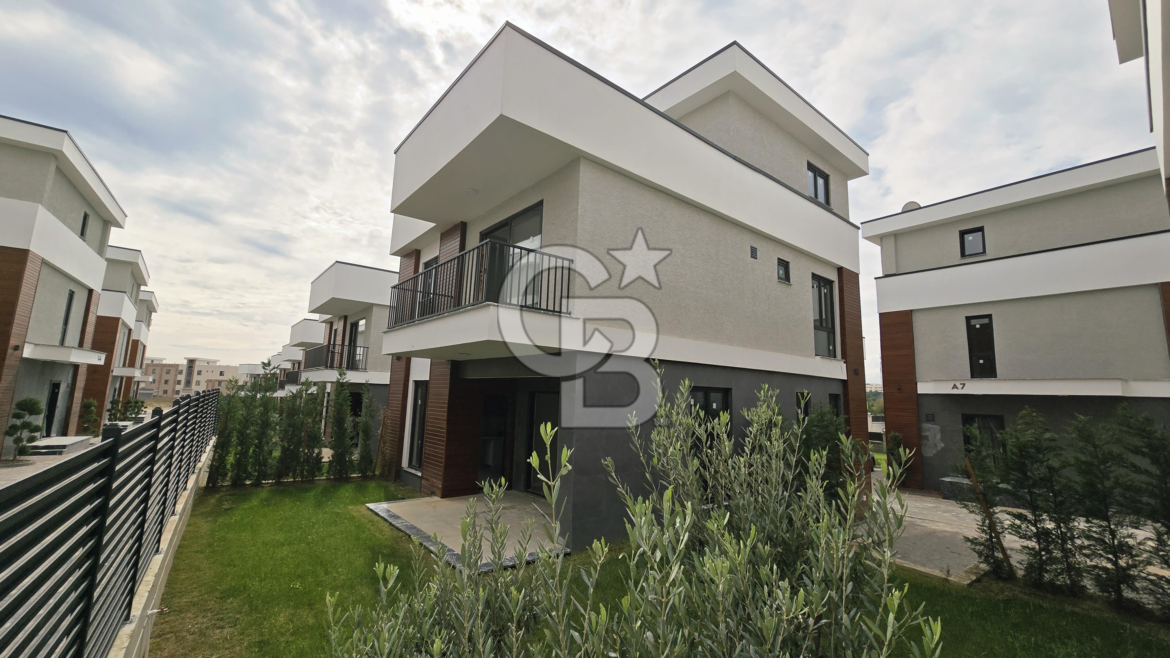 Prestij Ve Konforun Buluştuğu Özel Yaşam 4+1 Tripleks Villa