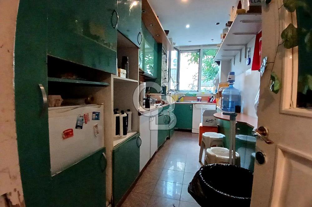 BAĞDAT CADDESİ CADDEBOSTAN İSKELE SOKAKTA SAHİLE 6.APARTMANDA 3+1 SATILIK DAİRE. 