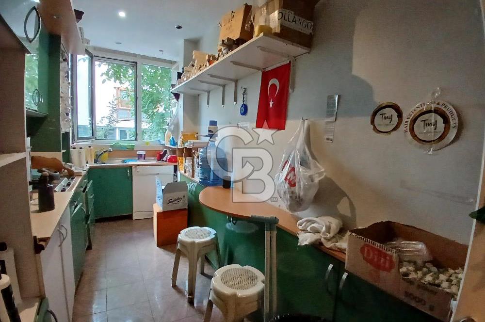 BAĞDAT CADDESİ CADDEBOSTAN İSKELE SOKAKTA SAHİLE 6.APARTMANDA 3+1 SATILIK DAİRE. 