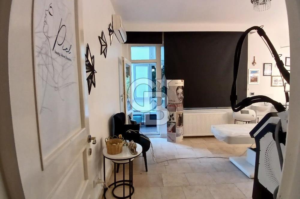 BAĞDAT CADDESİ CADDEBOSTAN İSKELE SOKAKTA SAHİLE 6.APARTMANDA 3+1 SATILIK DAİRE. 
