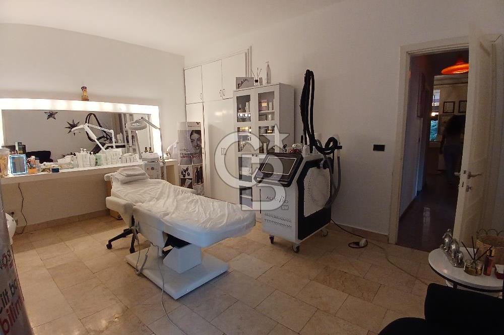 BAĞDAT CADDESİ CADDEBOSTAN İSKELE SOKAKTA SAHİLE 6.APARTMANDA 3+1 SATILIK DAİRE. 