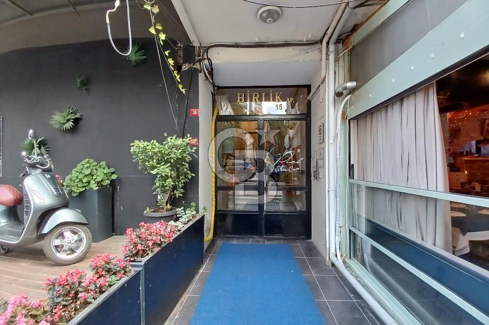 BAĞDAT CADDESİ CADDEBOSTAN İSKELE SOKAKTA SAHİLE 6.APARTMANDA 3+1 SATILIK DAİRE. 