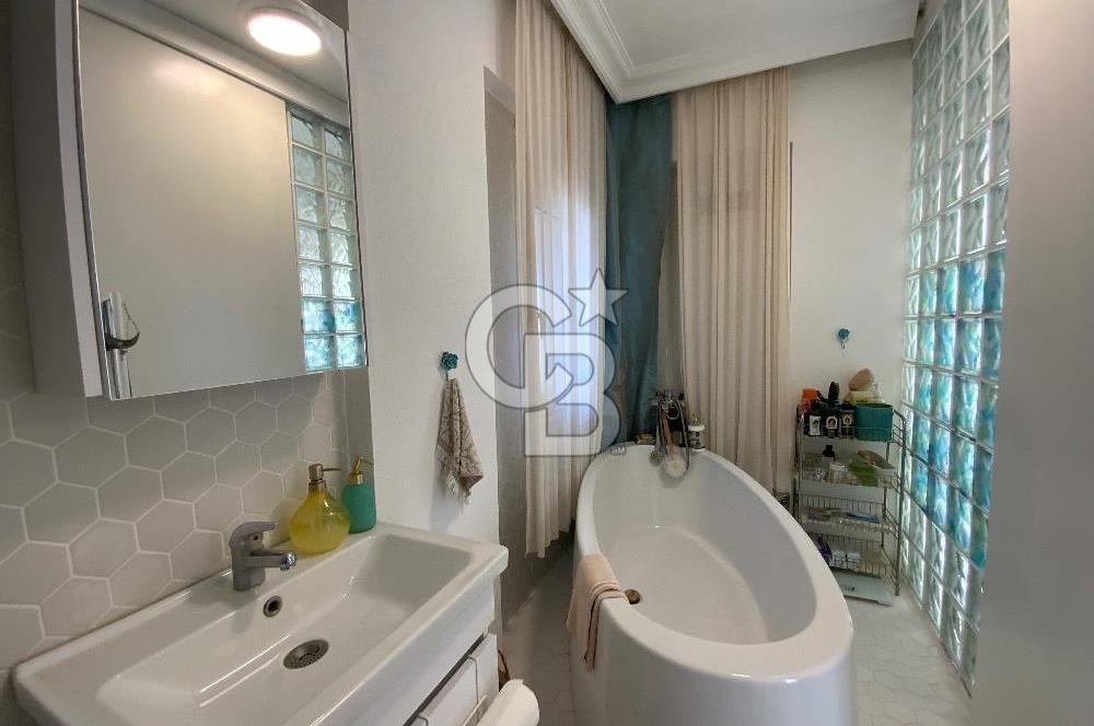 Bodrum Turgutreis’te Deniz, Doğa Ve Şehir Manzaralı Satılık Eşyalı Daire