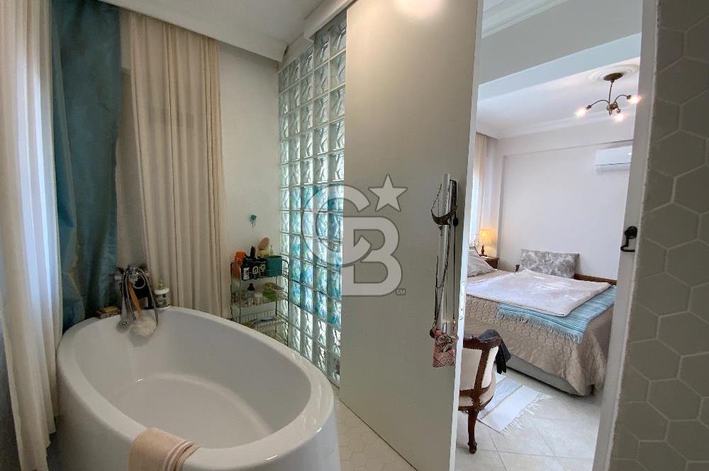 Bodrum Turgutreis’te Deniz, Doğa Ve Şehir Manzaralı Satılık Eşyalı Daire