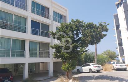 KKTC GİRNE MERKEZDE LES AMBASSADEURS HOTELE VE DENİZE YAKIN SATILIK 1+1 EŞYALI DAİRE