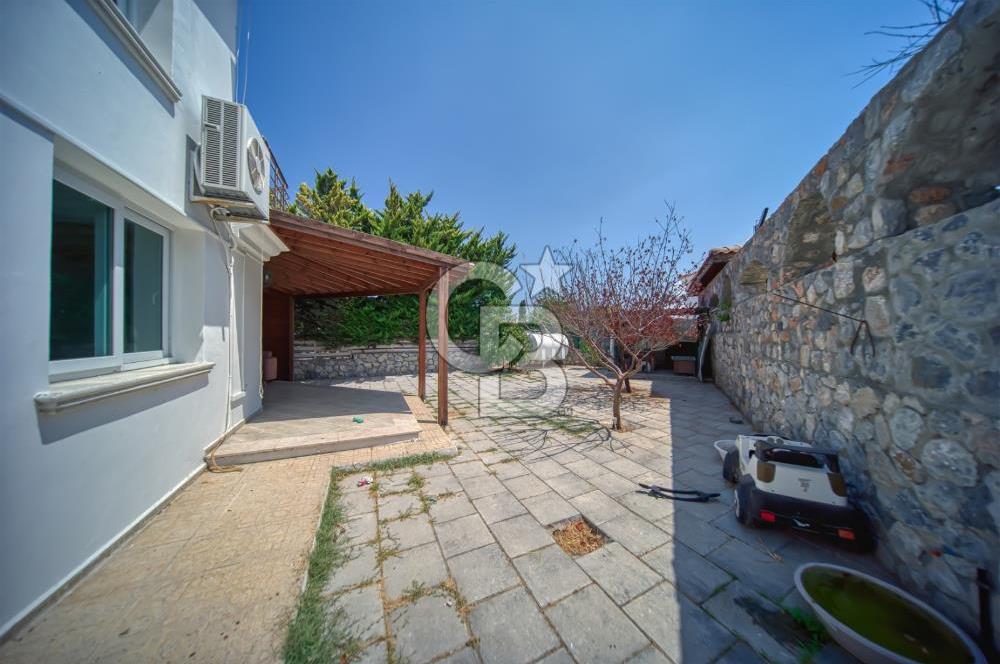 KKTC GİRNE ALSANCAKTA MERİT HOTELE VE DENİZE YÜRÜME MESAFESİNDE SATILIK 4+1 VİLLA