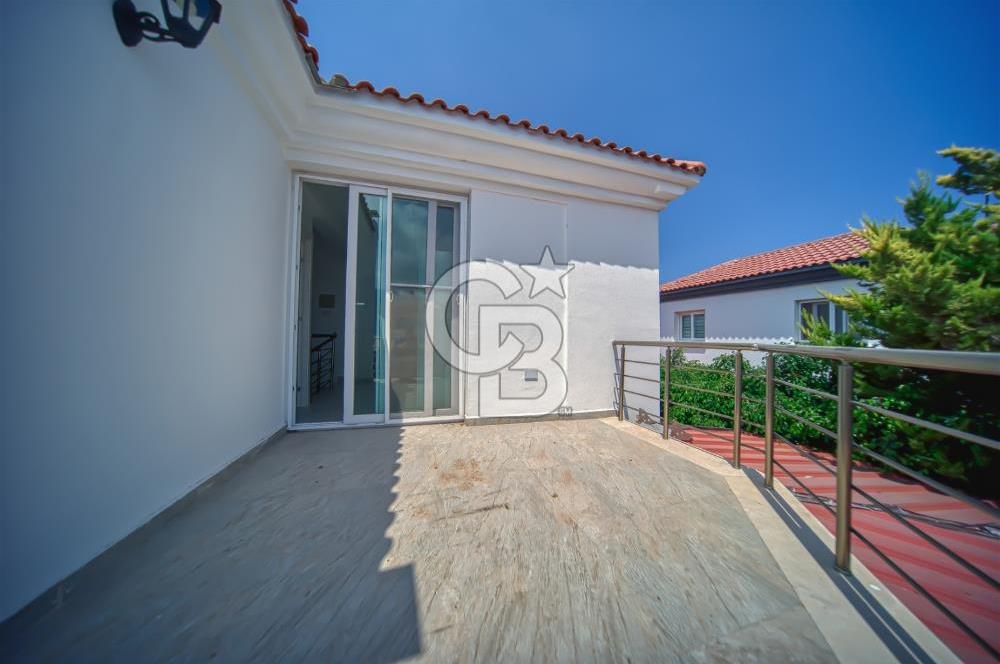 KKTC GİRNE ALSANCAKTA MERİT HOTELE VE DENİZE YÜRÜME MESAFESİNDE SATILIK 4+1 VİLLA
