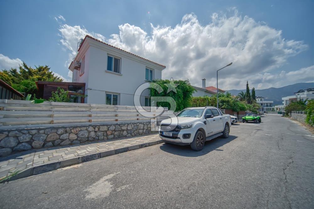 KKTC GİRNE ALSANCAKTA MERİT HOTELE VE DENİZE YÜRÜME MESAFESİNDE SATILIK 4+1 VİLLA