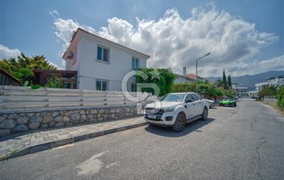 KKTC GİRNE ALSANCAKTA MERİT HOTELE VE DENİZE YÜRÜME MESAFESİNDE SATILIK 4+1 VİLLA