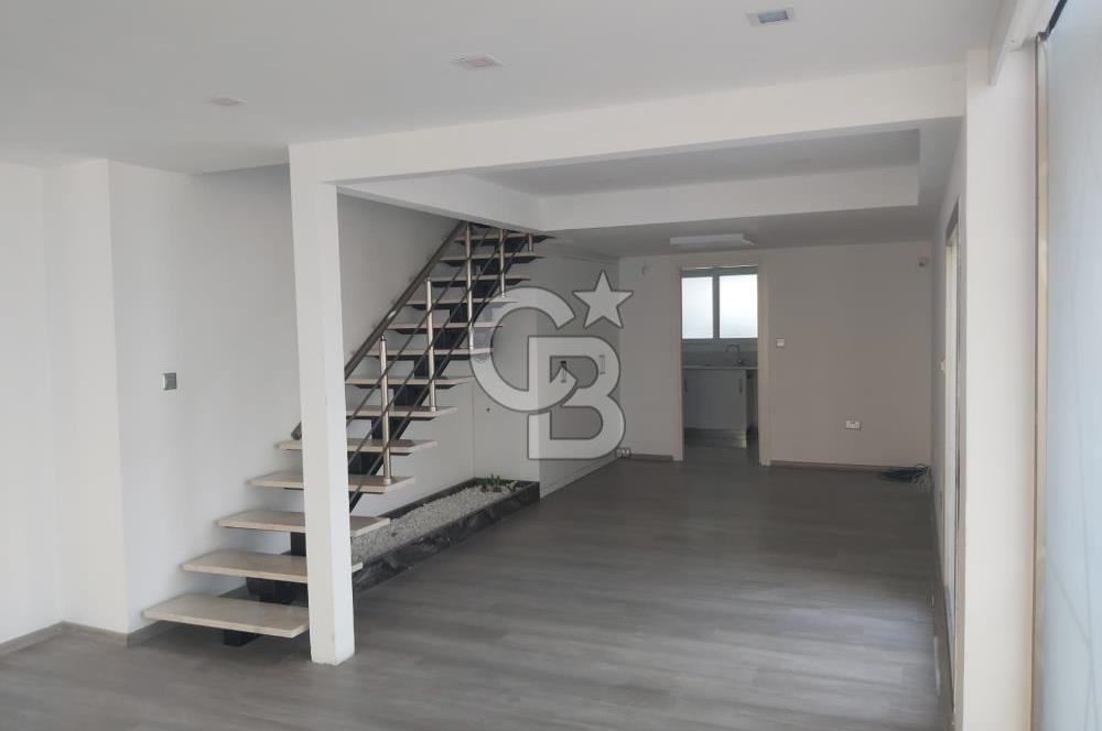 KKTC GİRNE KARAKUMDA OSCAR BÖLGESİNDE KÖŞE KONUMDA SATILIK SENDELİ DÜKKAN