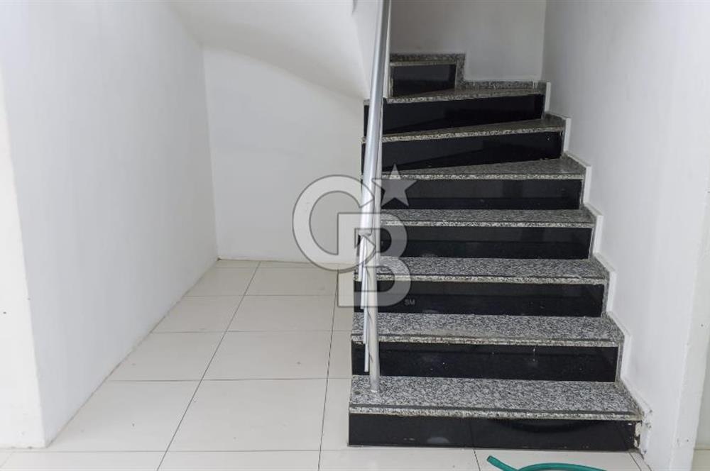 Buca Kozağaç'ta Hasanağa Bahçesine Yakın 230 M2 Batarkat Depolu Dükkan