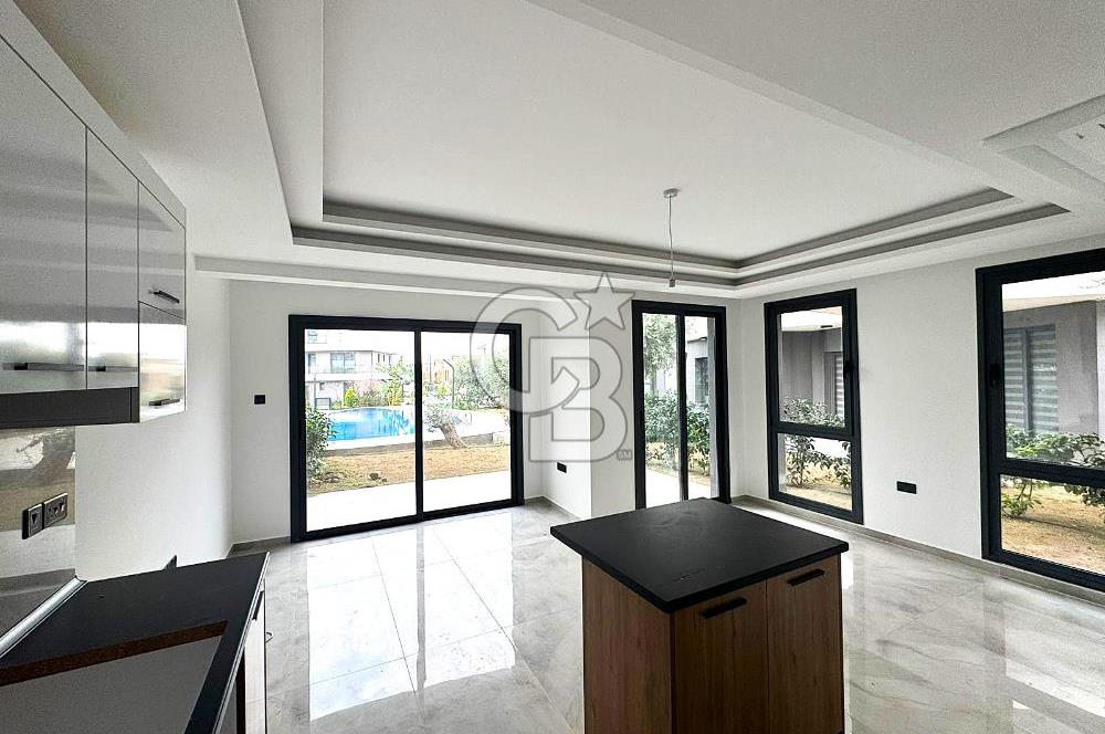 KKTC GİRNE LAPTADA DENİZ MANZARALI SATILIK 3+1 LÜKS VİLLA