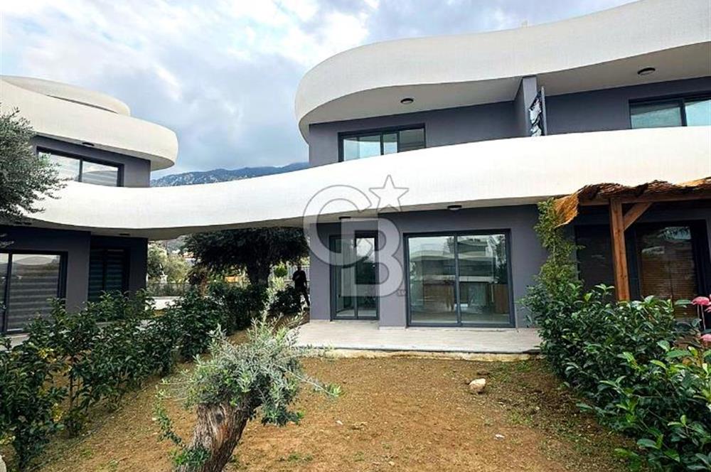 KKTC GİRNE LAPTADA DENİZ MANZARALI SATILIK 3+1 LÜKS VİLLA