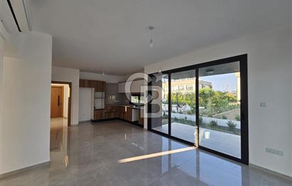 KKTC GİRNE ALSANCAKTA SİTE İÇERİSİNDE ANAYOLA VE DENİZE YAKIN SATILIK YENİ 2+1 DAİRELER